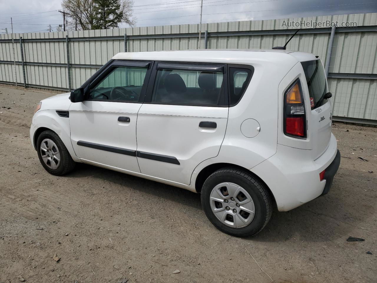 2010 Kia Soul  White vin: KNDJT2A11A7030325