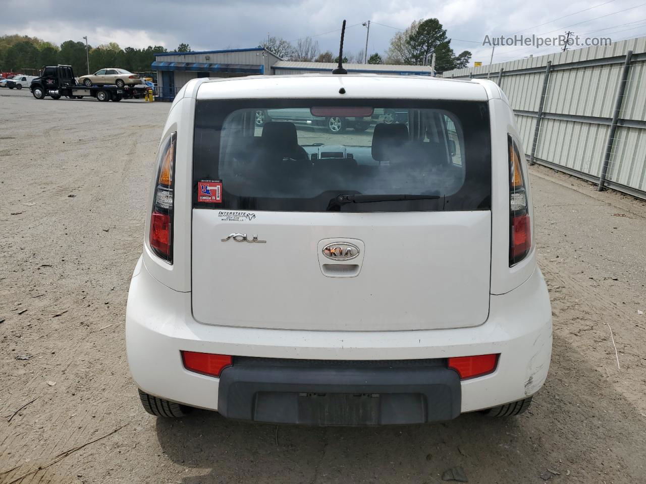 2010 Kia Soul  White vin: KNDJT2A11A7030325