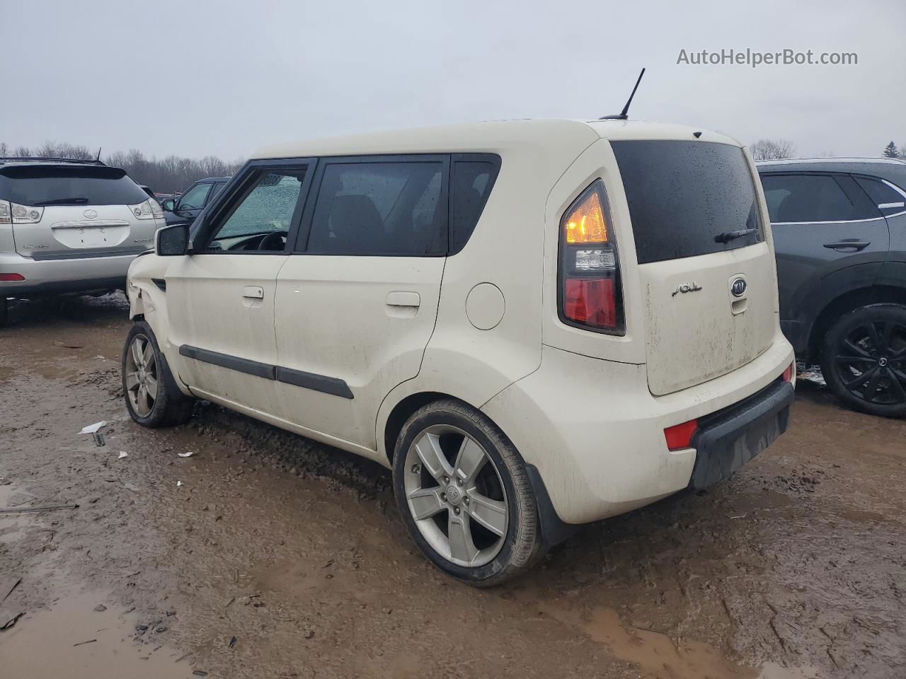 2010 Kia Soul + White vin: KNDJT2A20A7049537