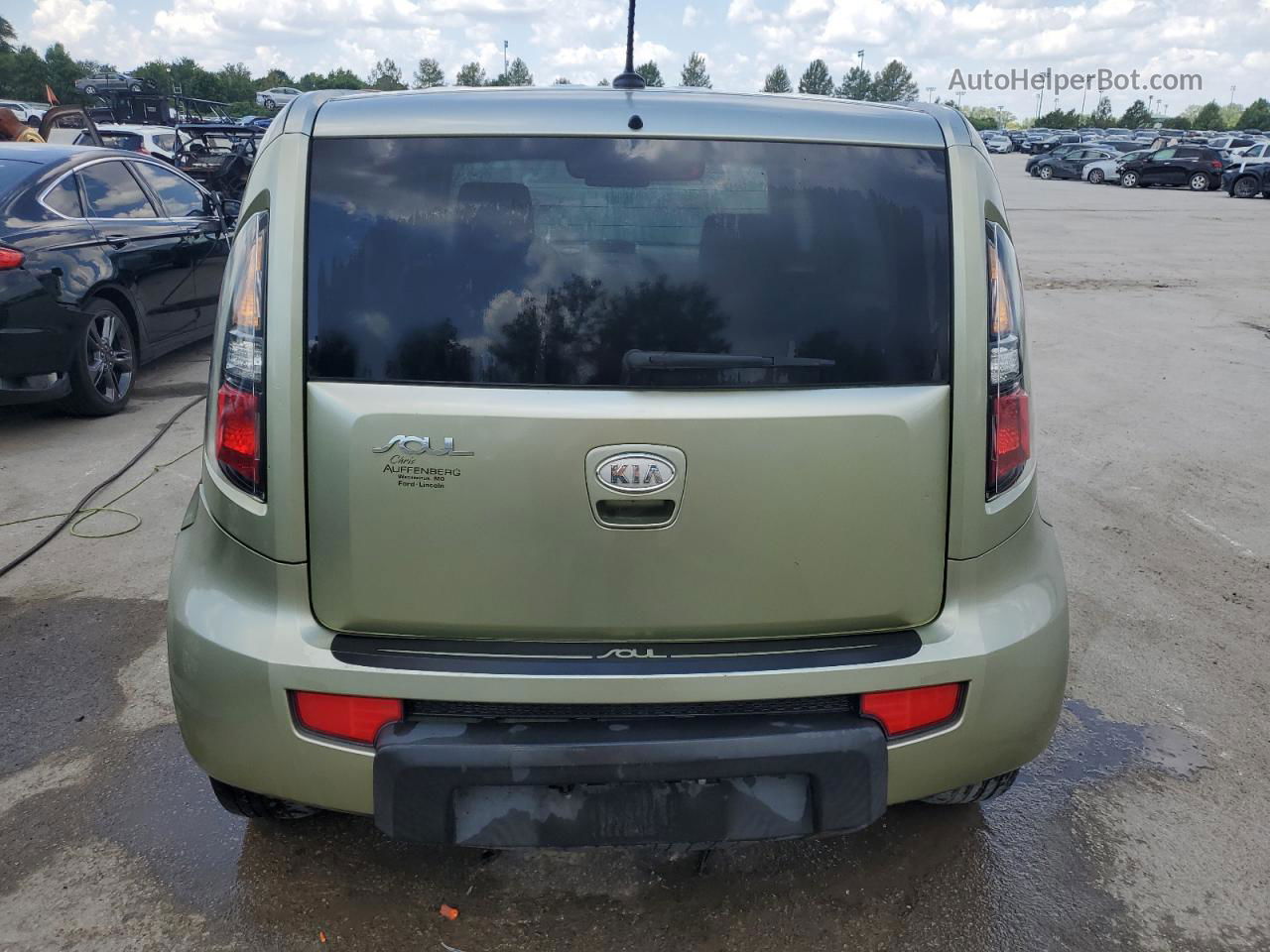 2010 Kia Soul + Green vin: KNDJT2A20A7103631