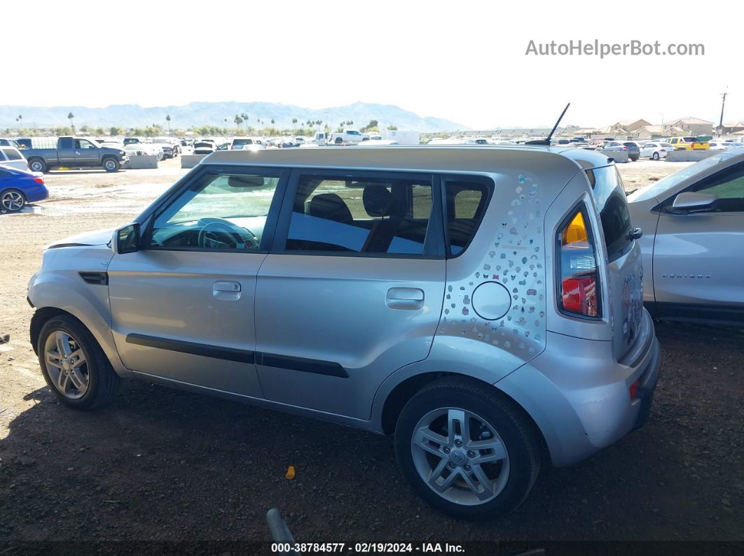 2010 Kia Soul + Silver vin: KNDJT2A20A7107534