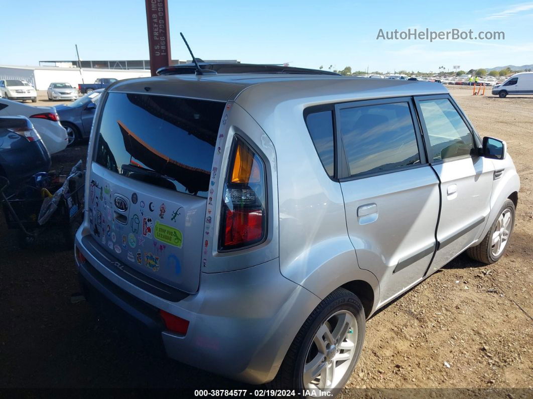 2010 Kia Soul + Серебряный vin: KNDJT2A20A7107534