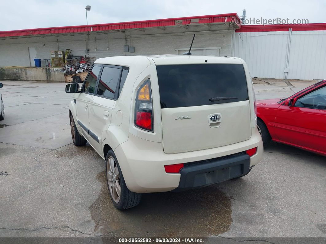 2010 Kia Soul ! White vin: KNDJT2A20A7125516