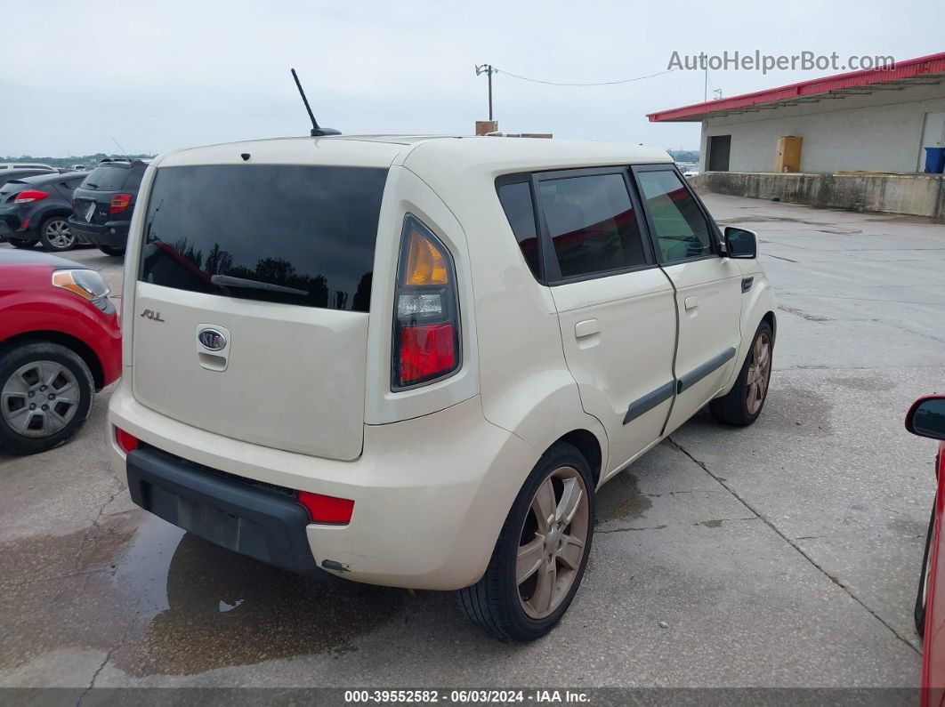 2010 Kia Soul ! White vin: KNDJT2A20A7125516