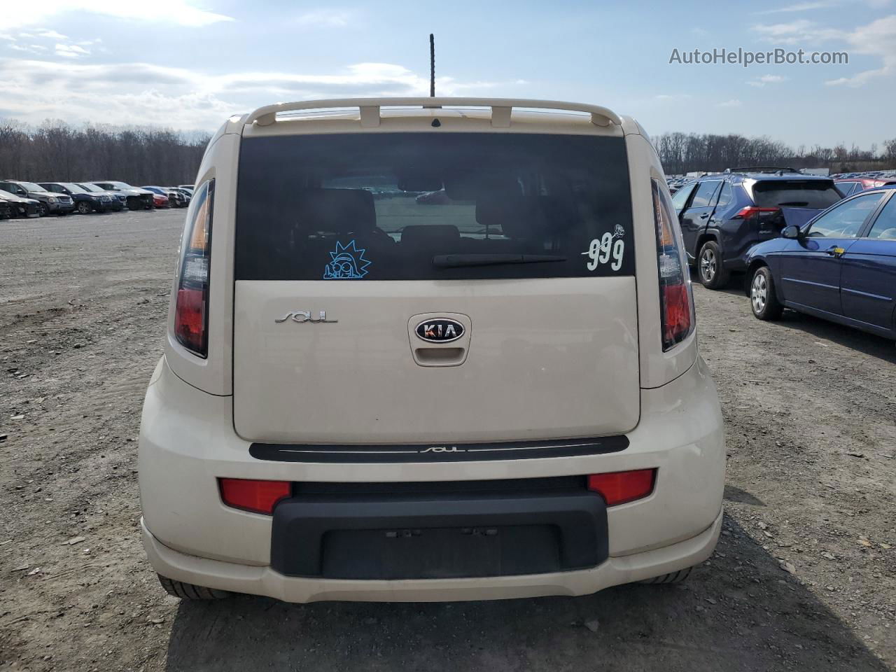 2010 Kia Soul + White vin: KNDJT2A20A7178751