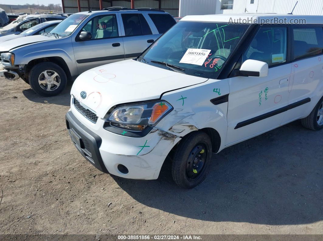 2010 Kia Soul + White vin: KNDJT2A20A7702609