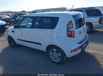 2010 Kia Soul + White vin: KNDJT2A20A7702609