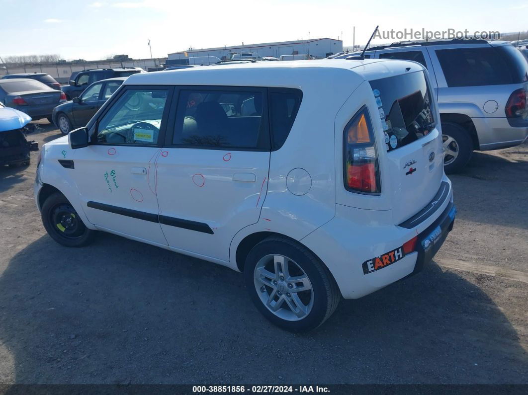 2010 Kia Soul + White vin: KNDJT2A20A7702609