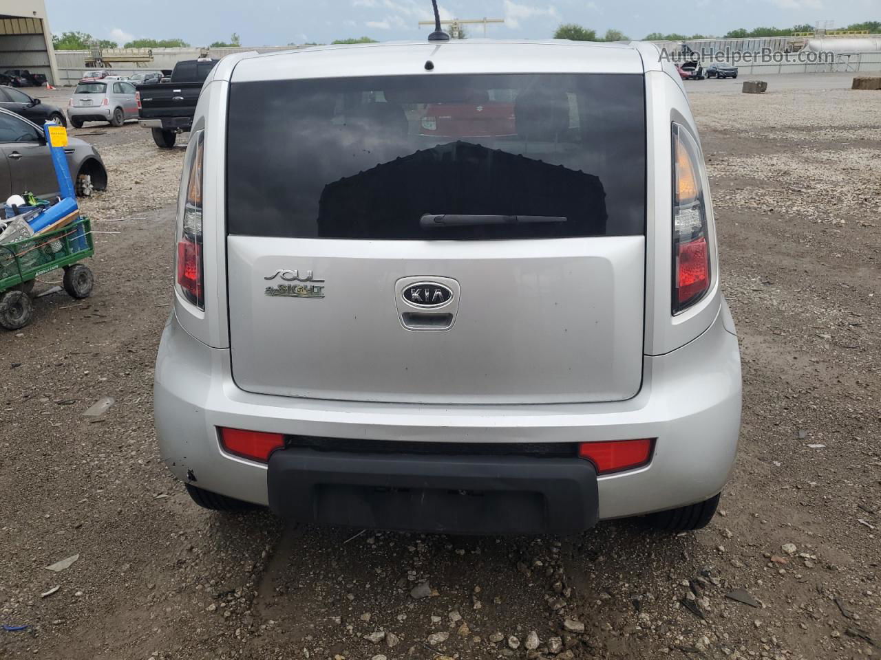 2010 Kia Soul + Серебряный vin: KNDJT2A21A7037686