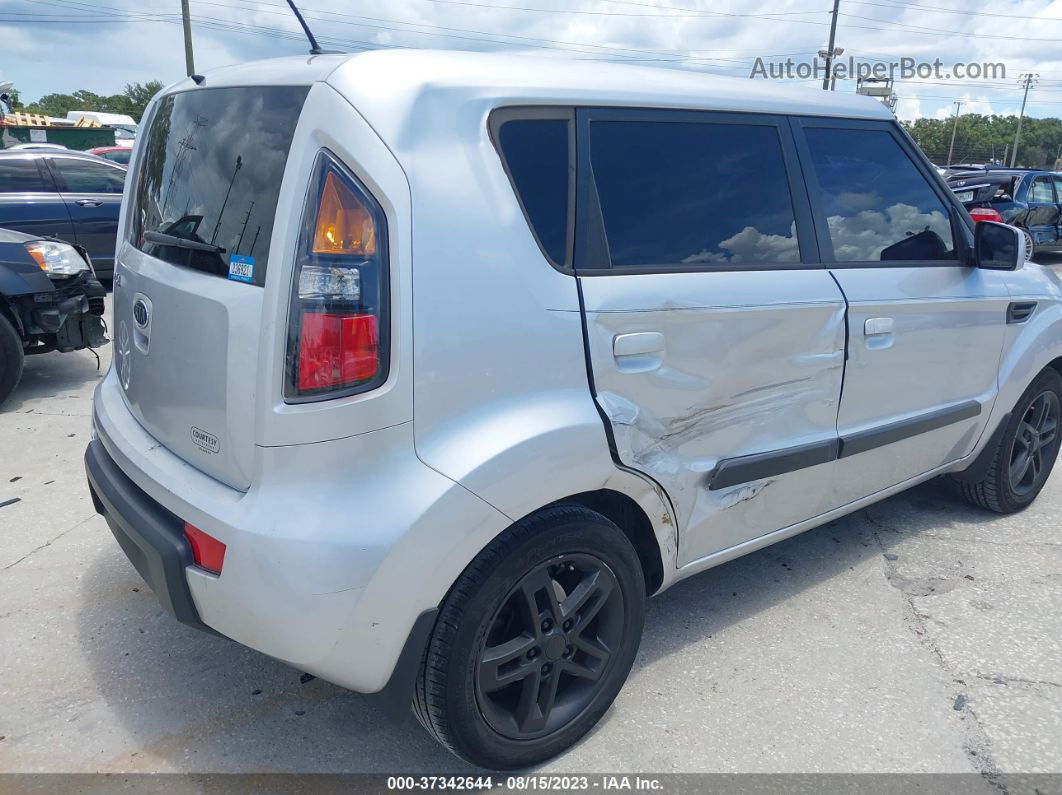 2010 Kia Soul + Серебряный vin: KNDJT2A21A7042581