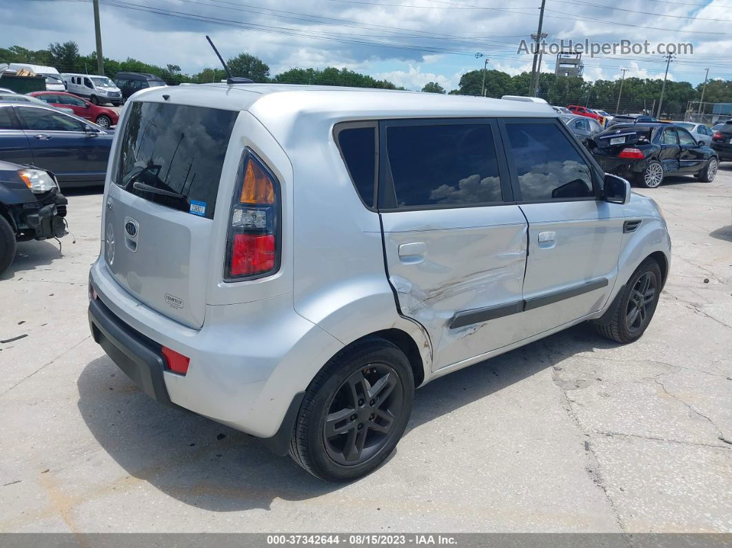 2010 Kia Soul + Серебряный vin: KNDJT2A21A7042581