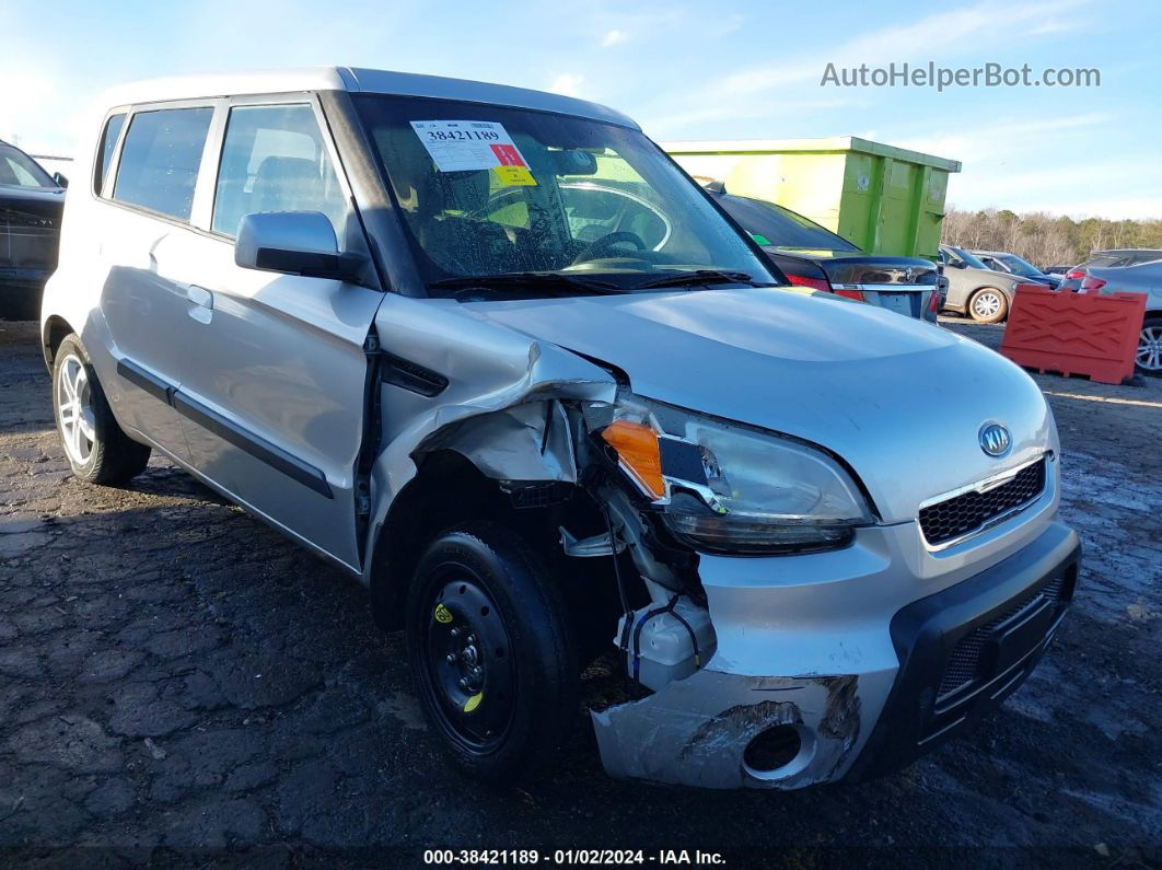 2010 Kia Soul + Серебряный vin: KNDJT2A21A7043648