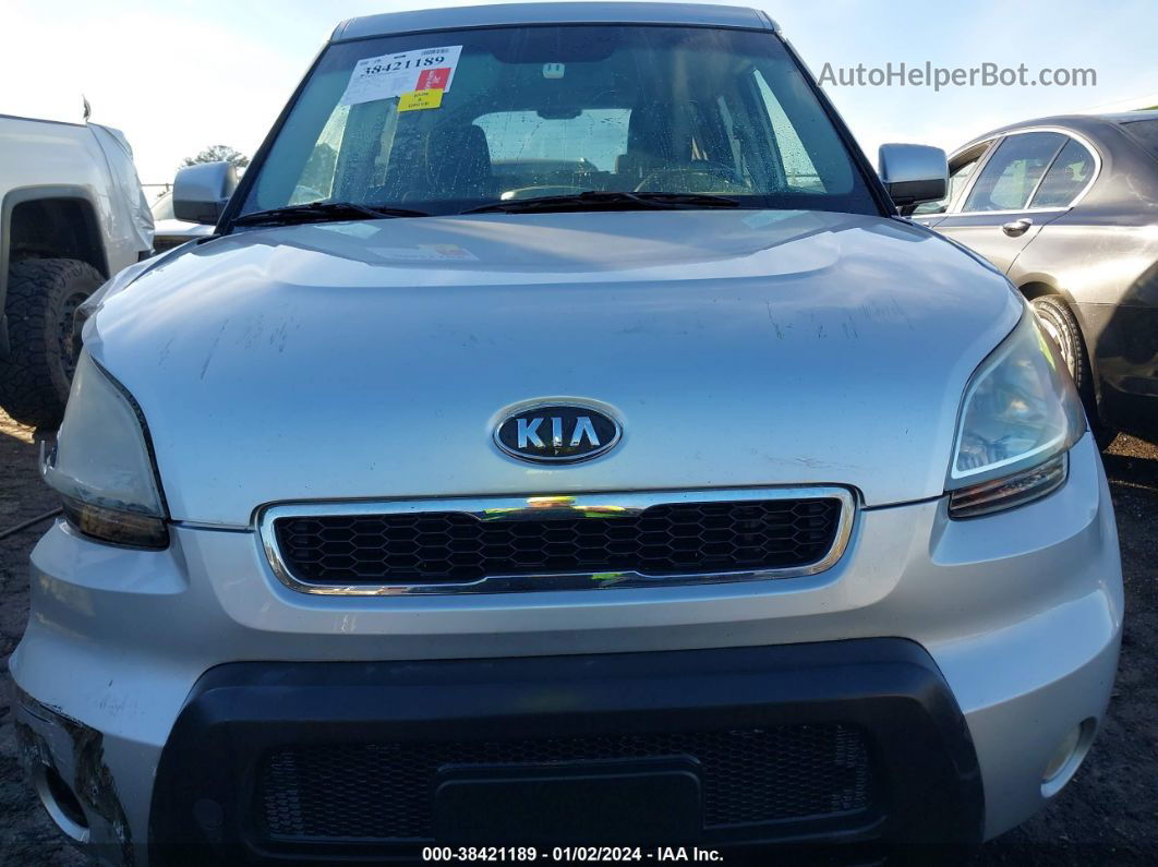 2010 Kia Soul + Серебряный vin: KNDJT2A21A7043648