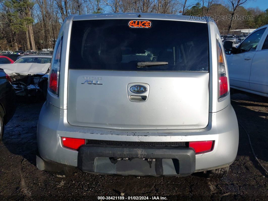 2010 Kia Soul + Silver vin: KNDJT2A21A7043648