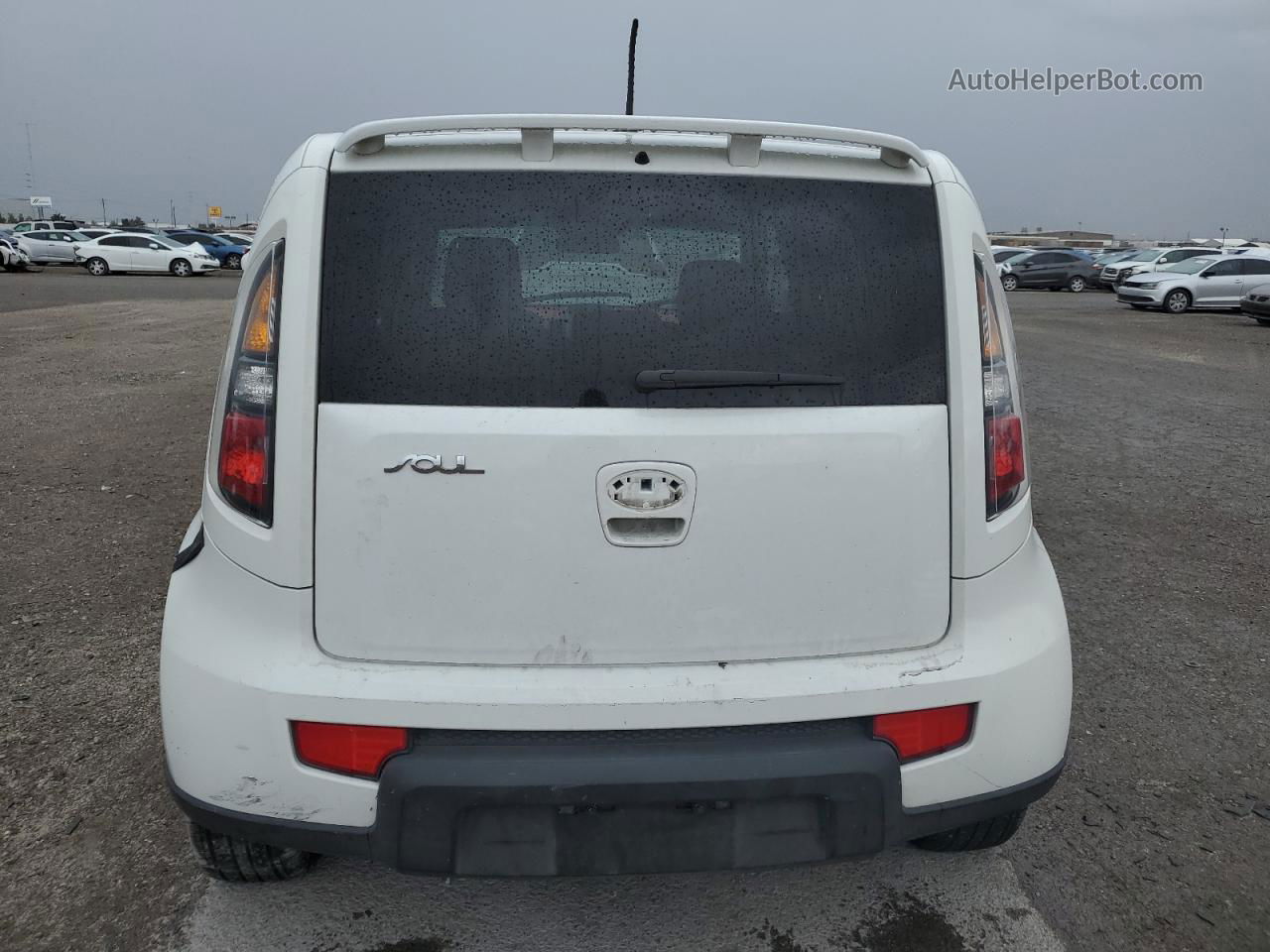 2010 Kia Soul + White vin: KNDJT2A21A7048087