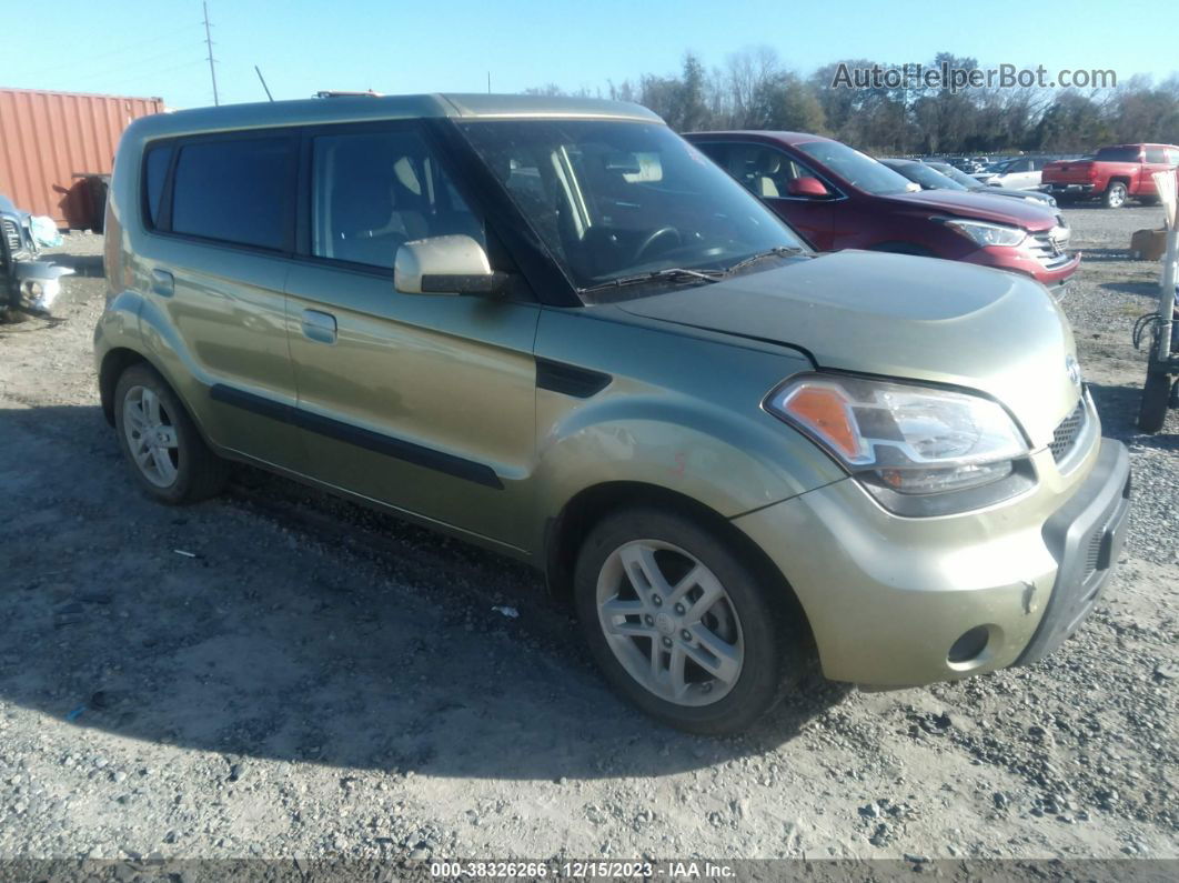 2010 Kia Soul + Green vin: KNDJT2A21A7067691