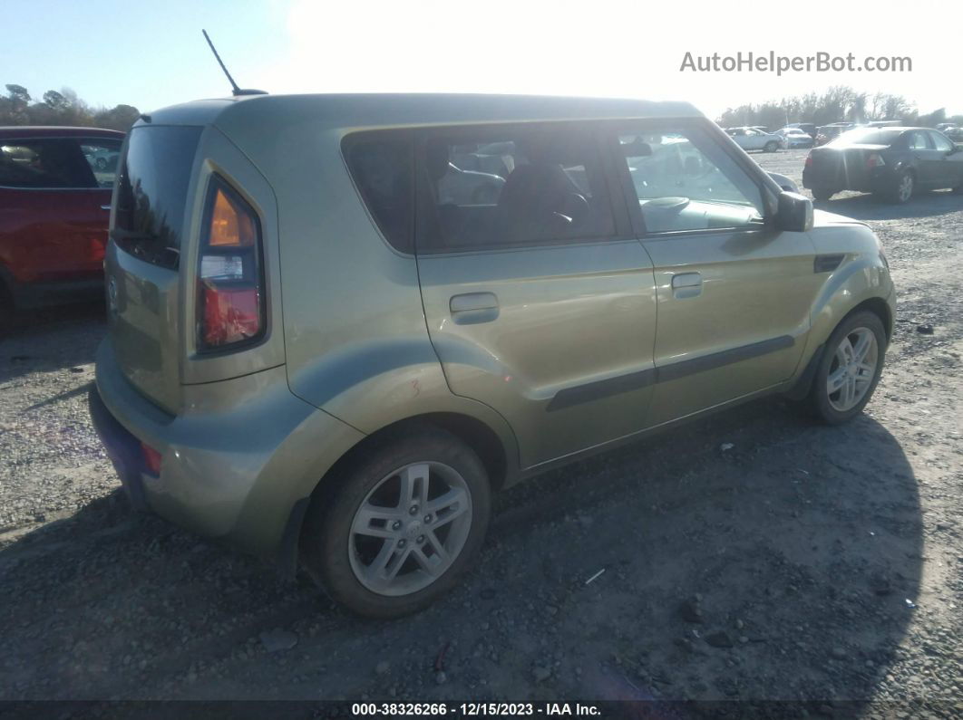 2010 Kia Soul + Green vin: KNDJT2A21A7067691