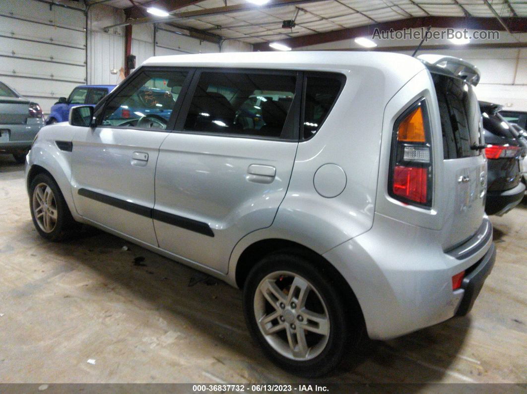 2010 Kia Soul + Серебряный vin: KNDJT2A21A7137772