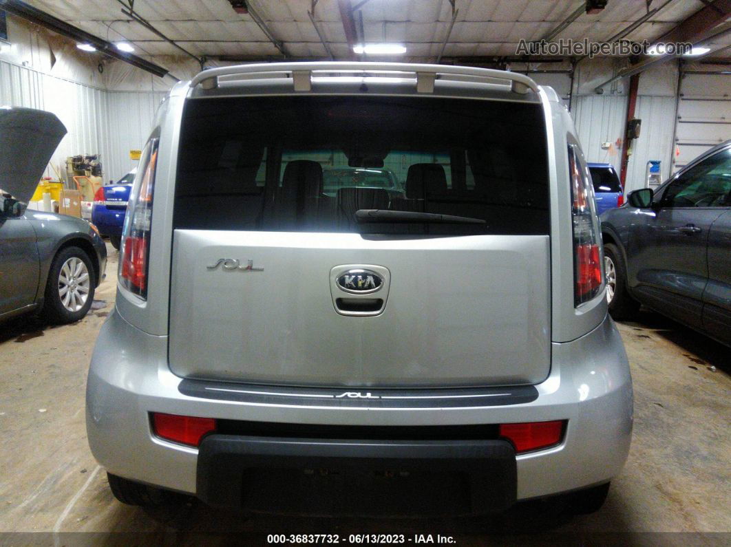 2010 Kia Soul + Silver vin: KNDJT2A21A7137772