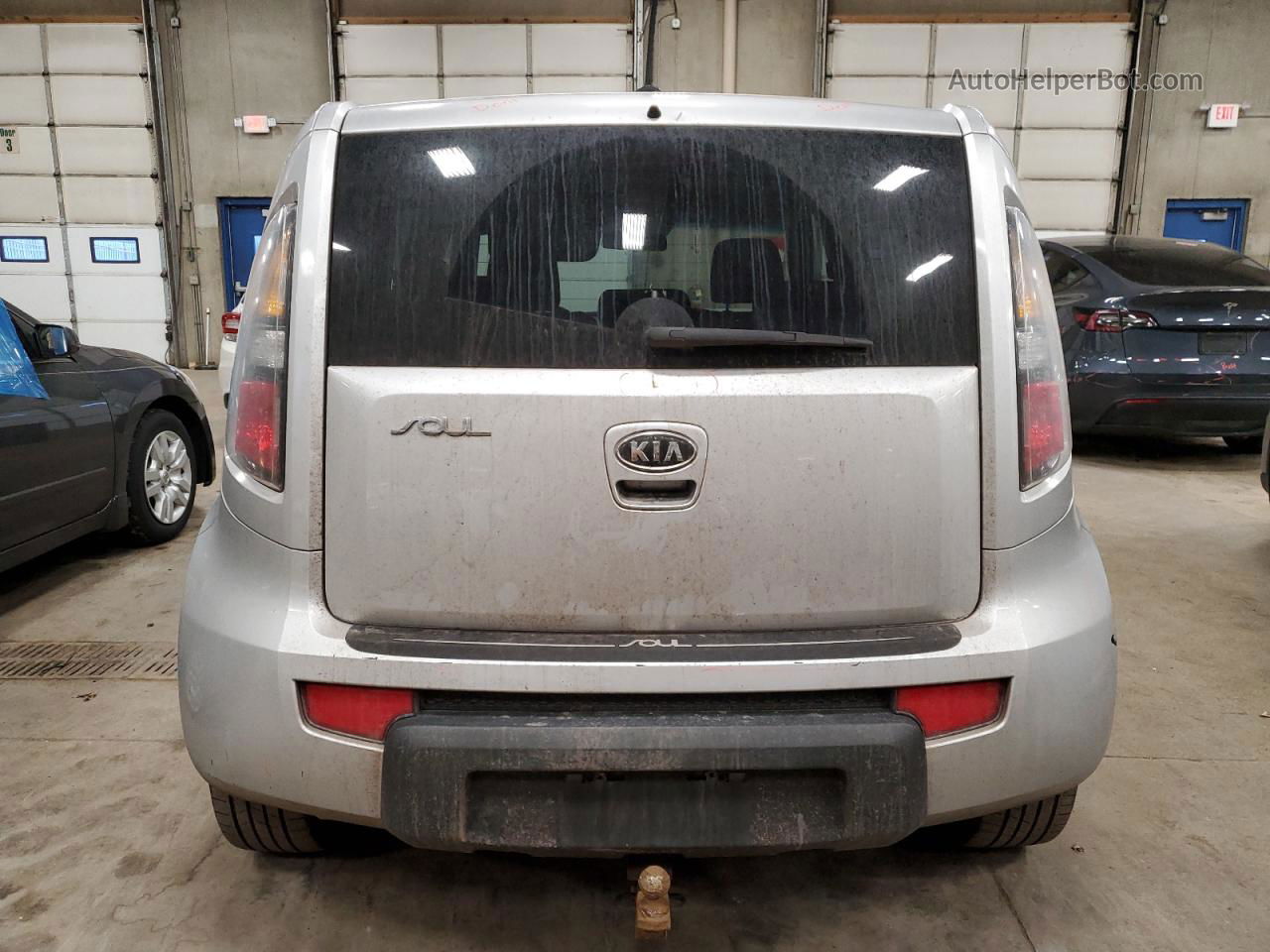 2010 Kia Soul + Серебряный vin: KNDJT2A21A7178208