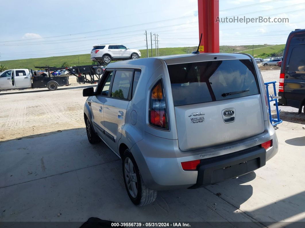 2010 Kia Soul + Silver vin: KNDJT2A22A7701915