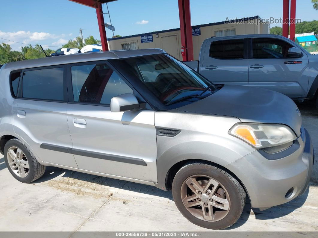 2010 Kia Soul + Silver vin: KNDJT2A22A7701915