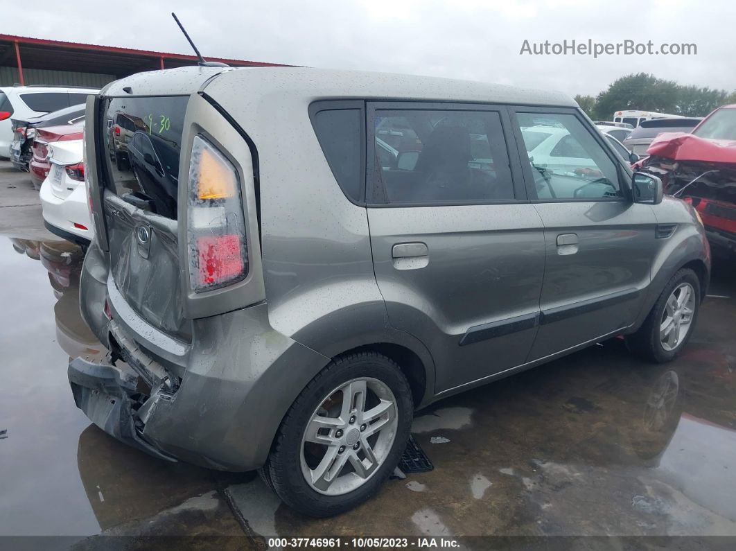 2010 Kia Soul + Silver vin: KNDJT2A23A7050326