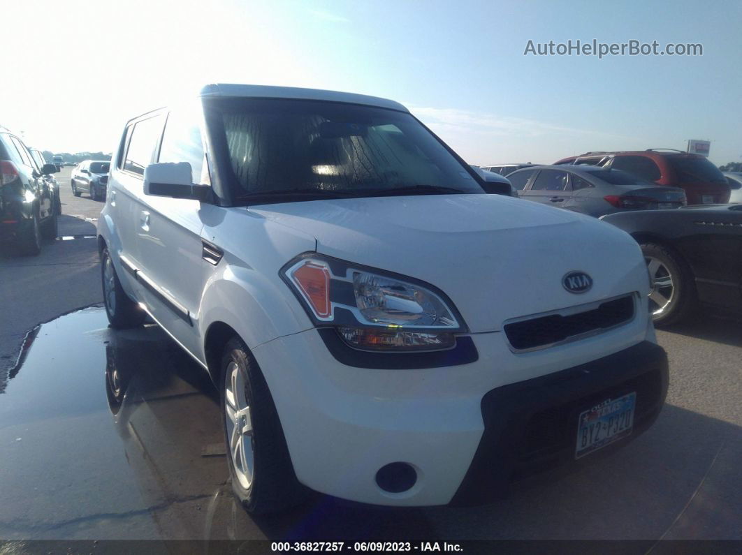 2010 Kia Soul + White vin: KNDJT2A23A7166139