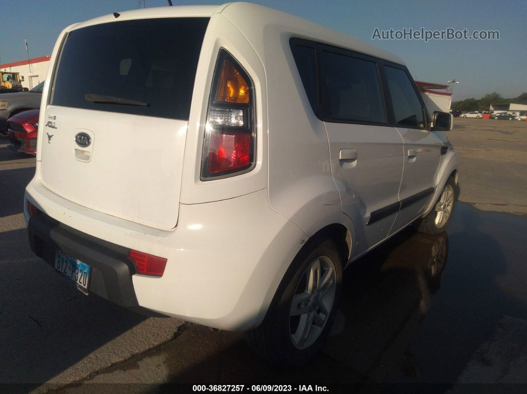 2010 Kia Soul + White vin: KNDJT2A23A7166139