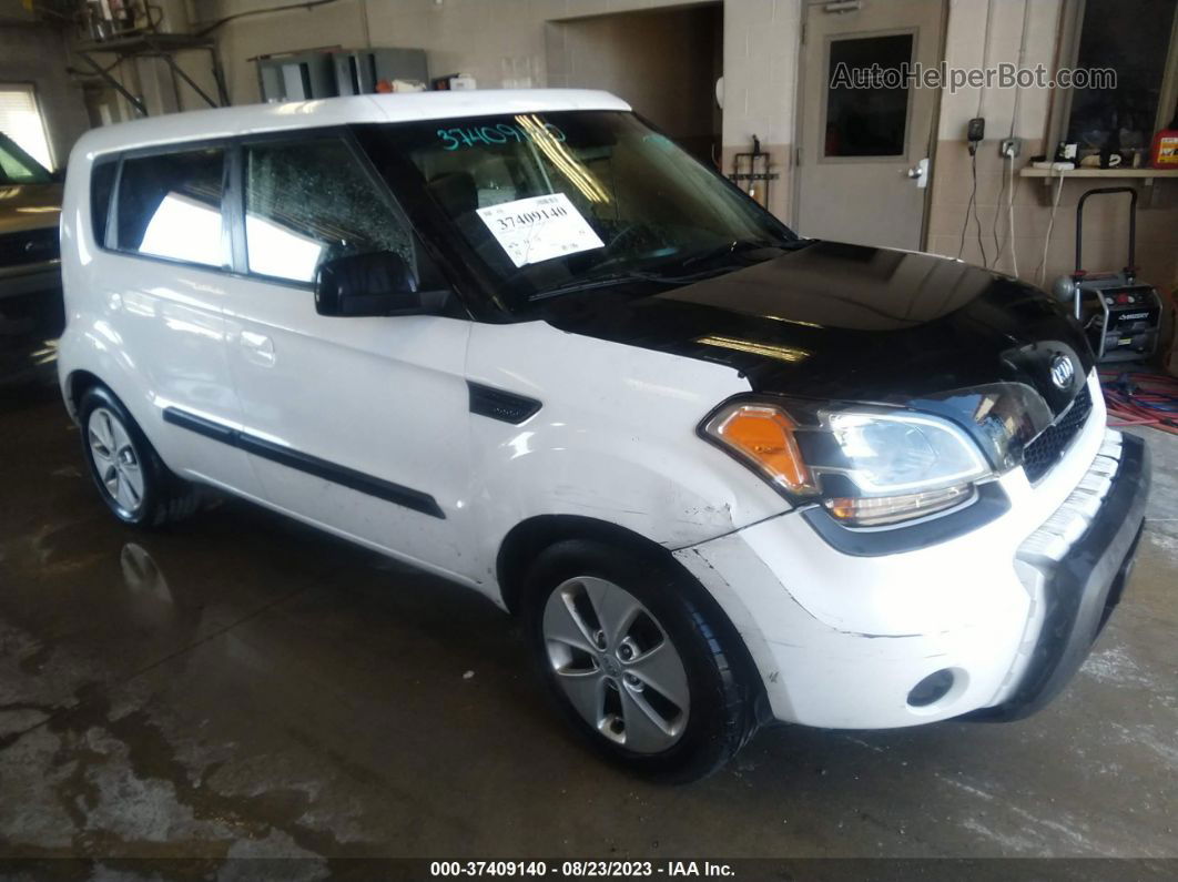 2010 Kia Soul + White vin: KNDJT2A23A7702622