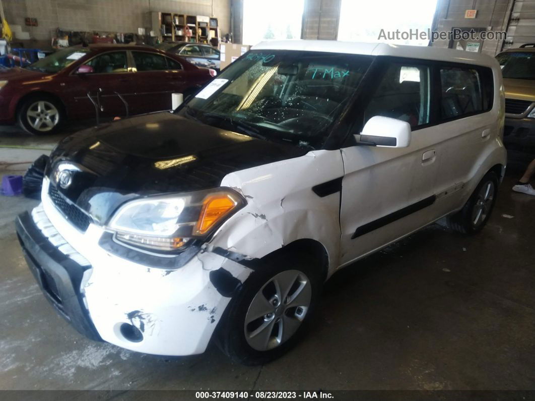 2010 Kia Soul + White vin: KNDJT2A23A7702622