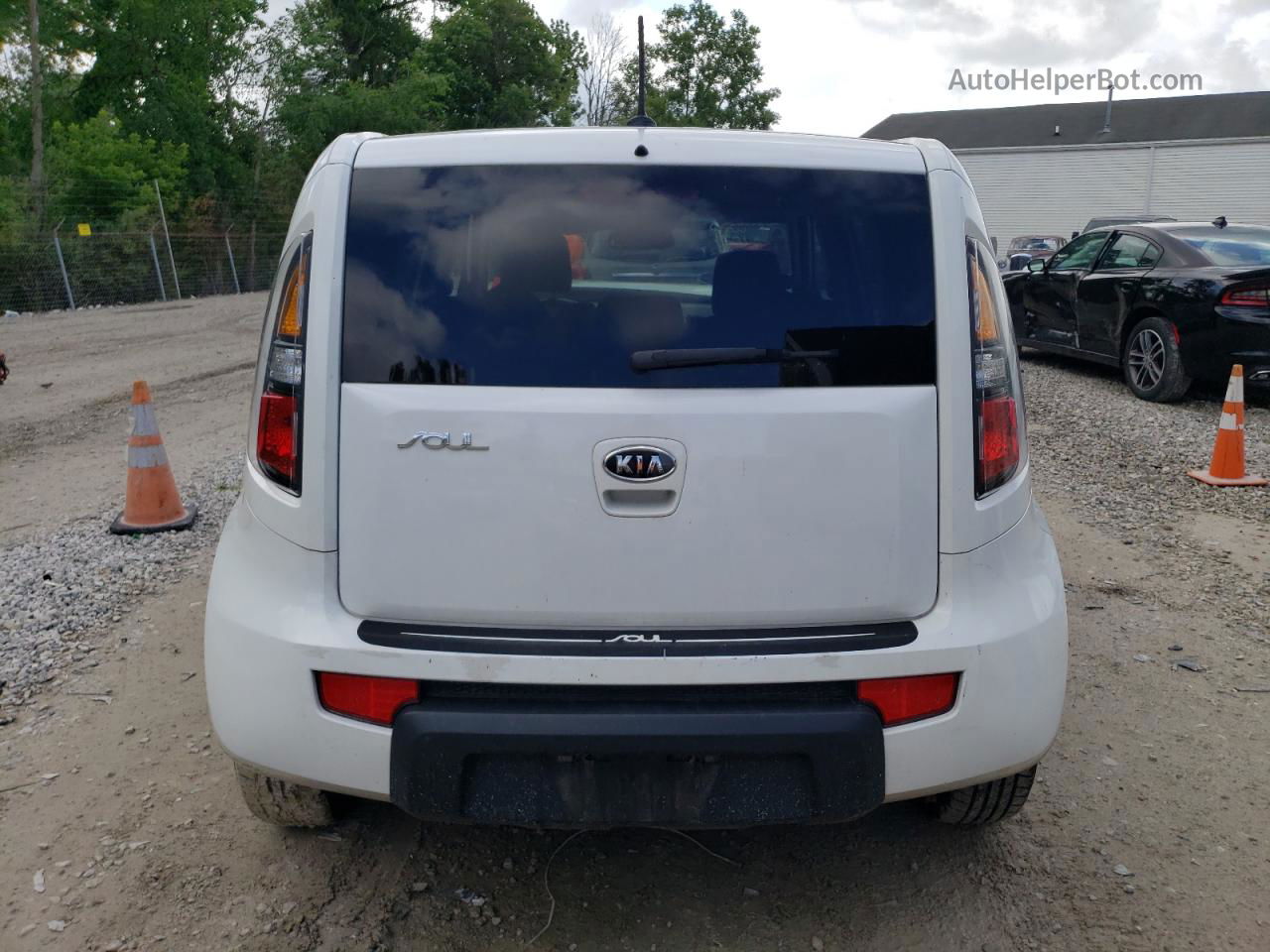 2010 Kia Soul + White vin: KNDJT2A23A7703883