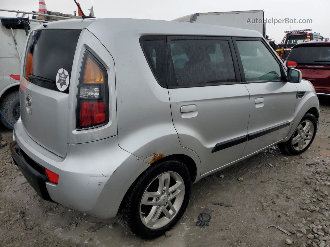 2010 Kia Soul + Silver vin: KNDJT2A24A7088020