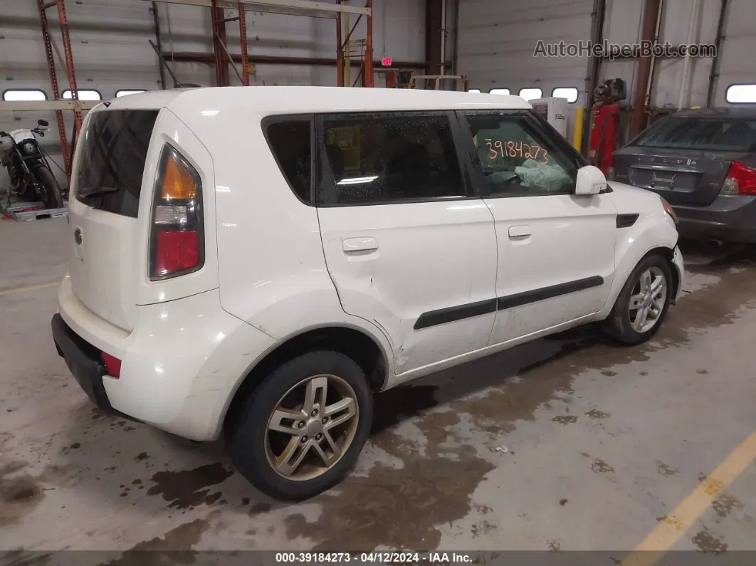 2010 Kia Soul + White vin: KNDJT2A24A7162763