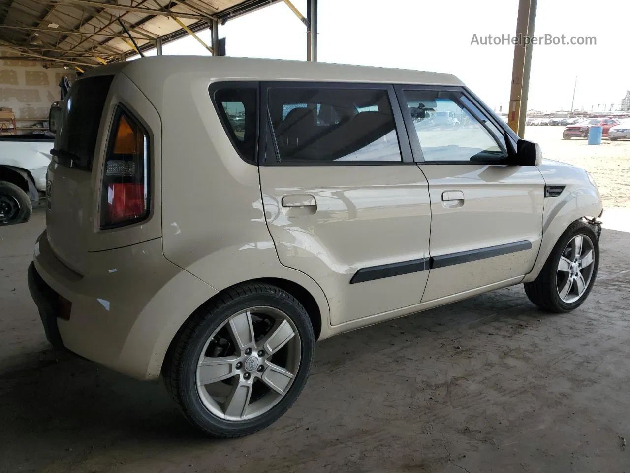 2010 Kia Soul + Cream vin: KNDJT2A25A7075163