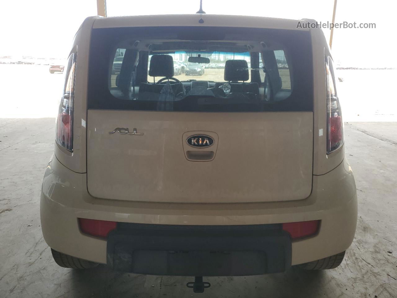 2010 Kia Soul + Cream vin: KNDJT2A25A7075163