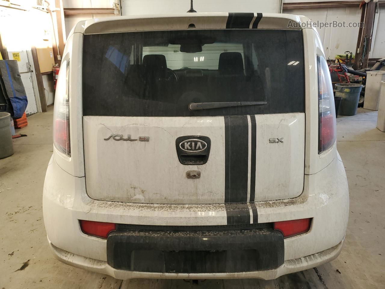 2010 Kia Soul + White vin: KNDJT2A25A7100174