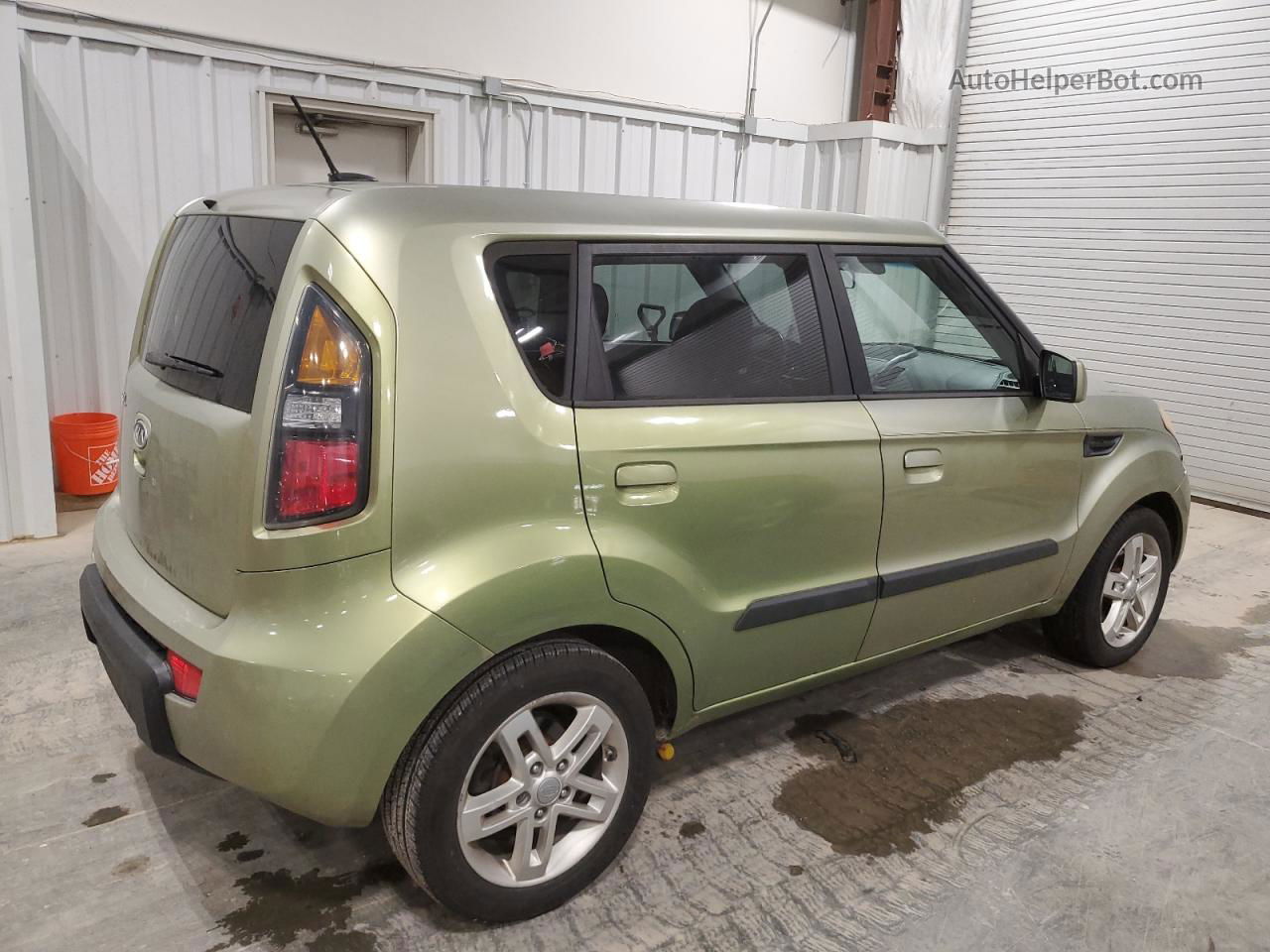 2010 Kia Soul + Green vin: KNDJT2A25A7134146