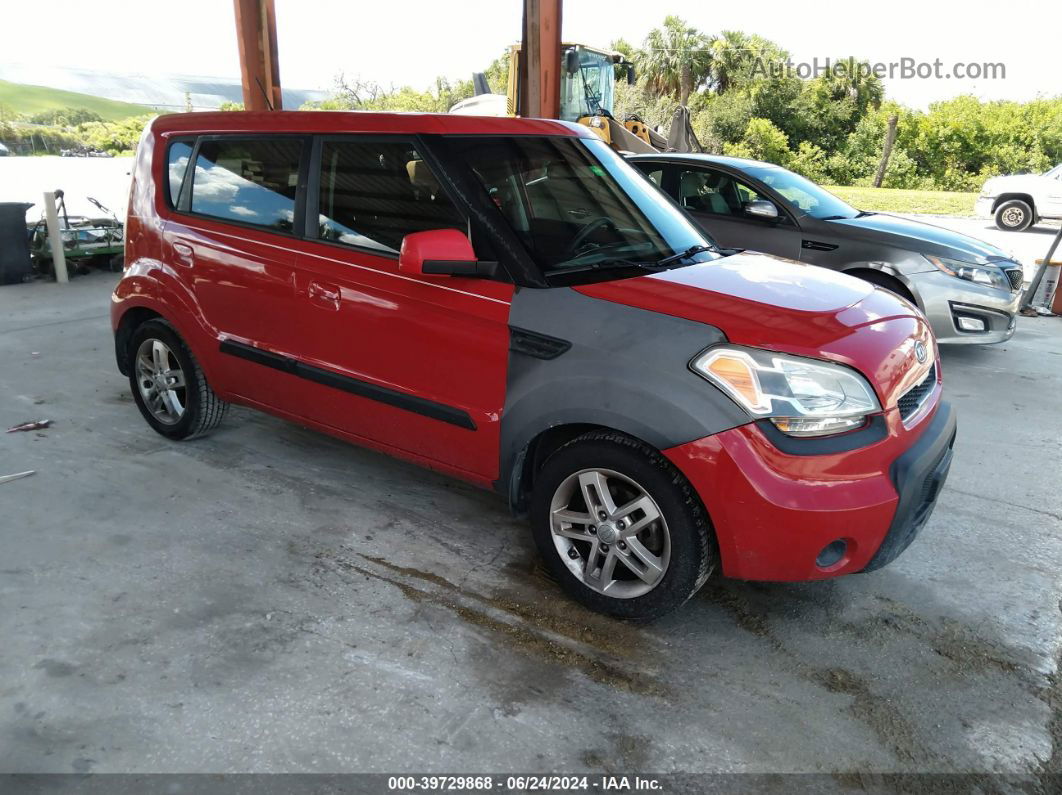 2010 Kia Soul + Red vin: KNDJT2A25A7148273