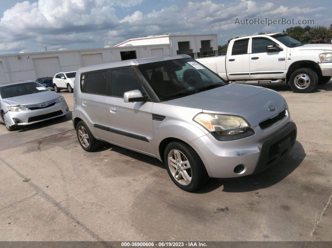 2010 Kia Soul + Серебряный vin: KNDJT2A25A7163405