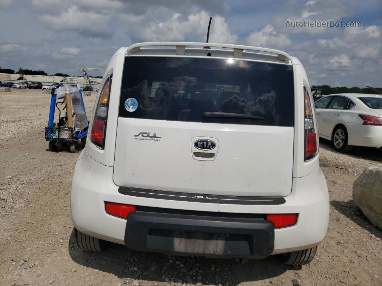 2010 Kia Soul + White vin: KNDJT2A25A7176851