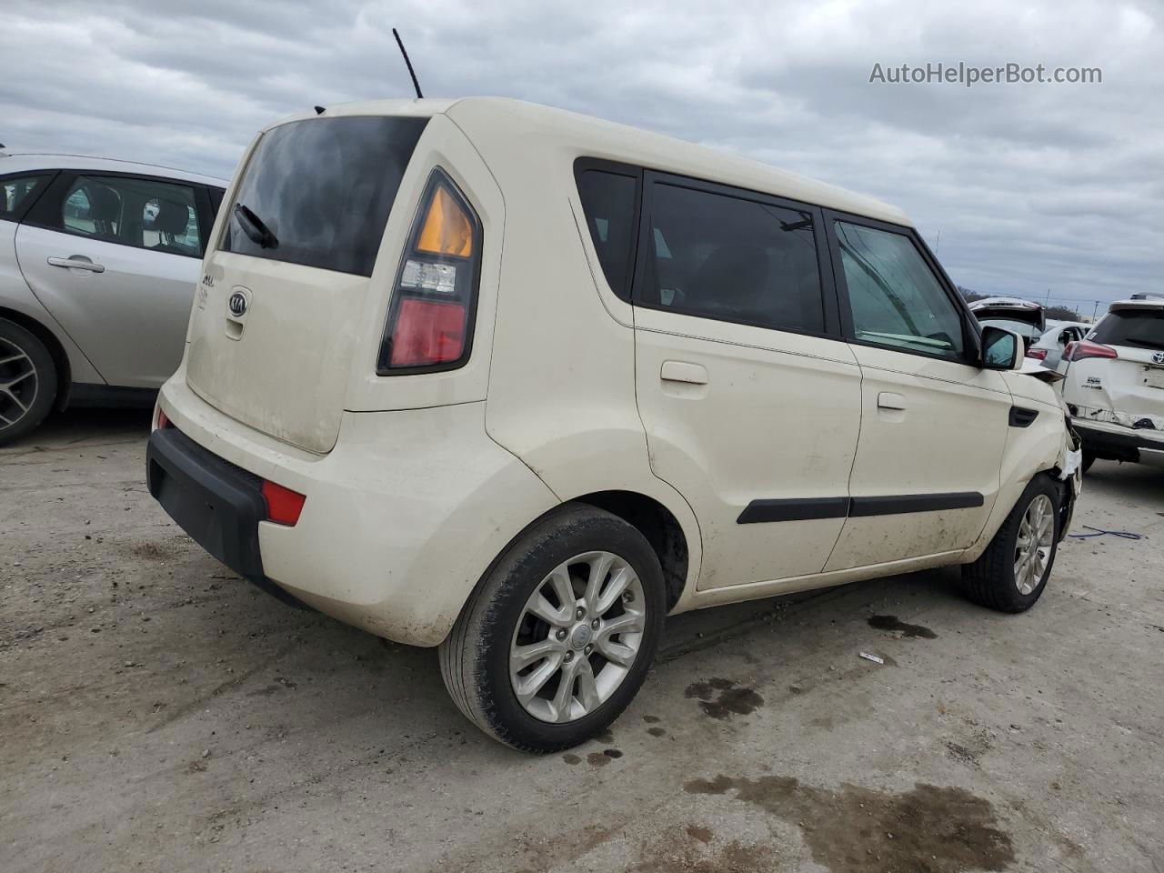 2010 Kia Soul + Желто-коричневый vin: KNDJT2A26A7045346