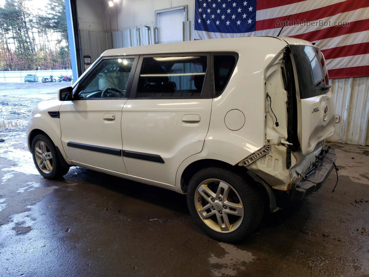 2010 Kia Soul + White vin: KNDJT2A26A7049073