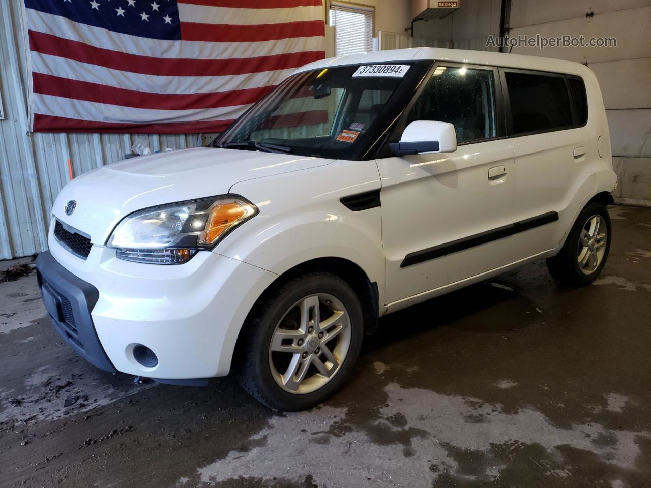 2010 Kia Soul + White vin: KNDJT2A26A7049073