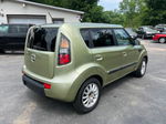 2010 Kia Soul + Green vin: KNDJT2A26A7086012