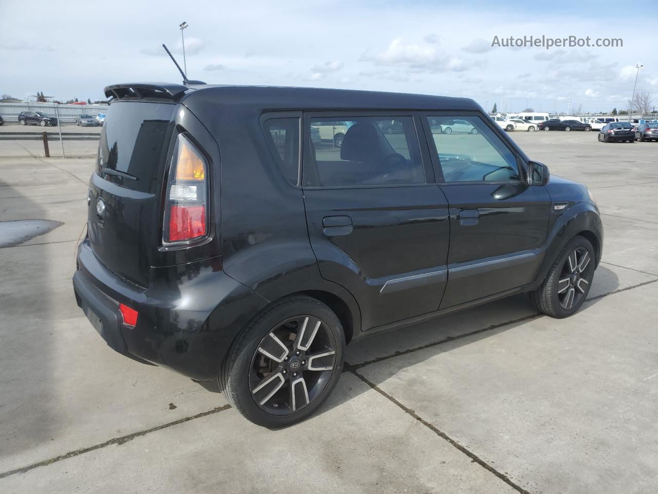 2010 Kia Soul + Black vin: KNDJT2A26A7128940