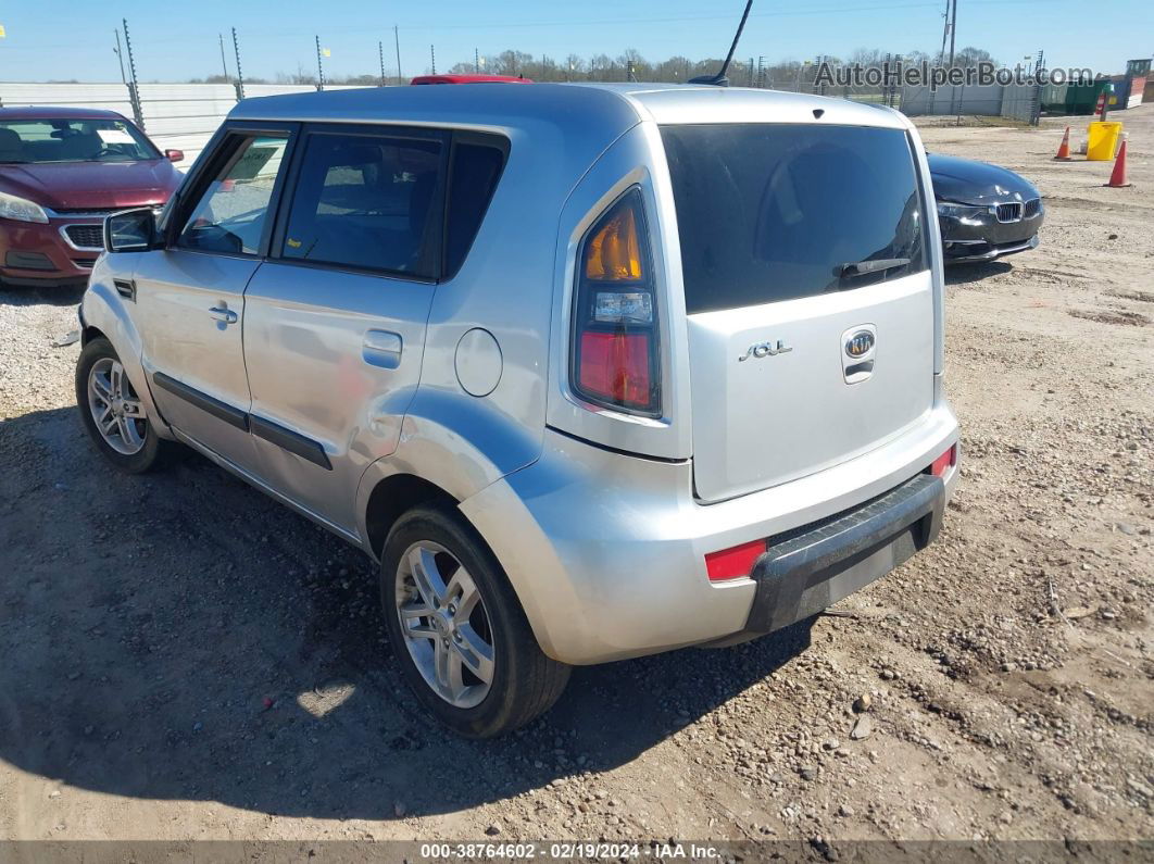 2010 Kia Soul + Silver vin: KNDJT2A26A7148413