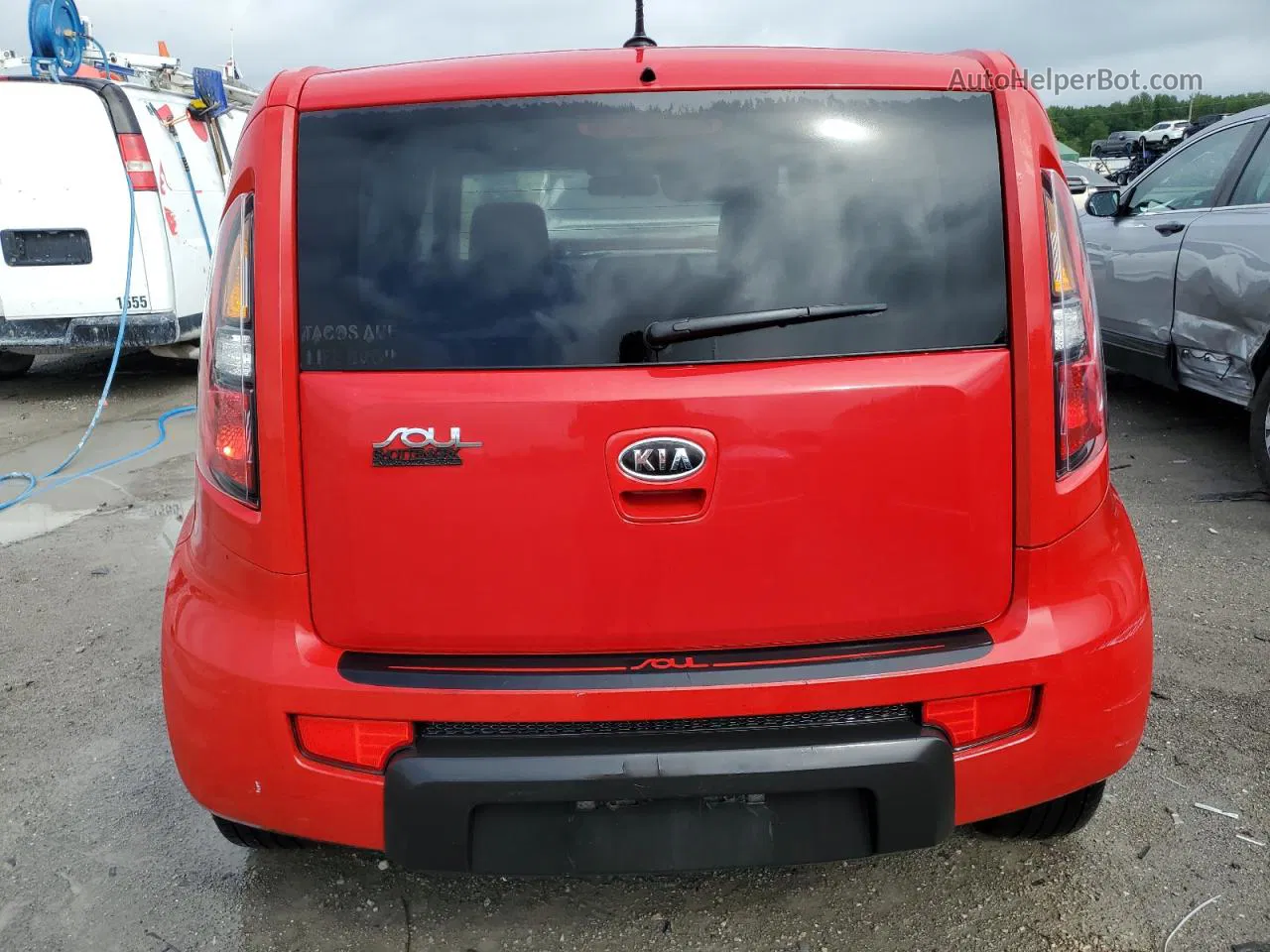 2010 Kia Soul + Red vin: KNDJT2A26A7177278