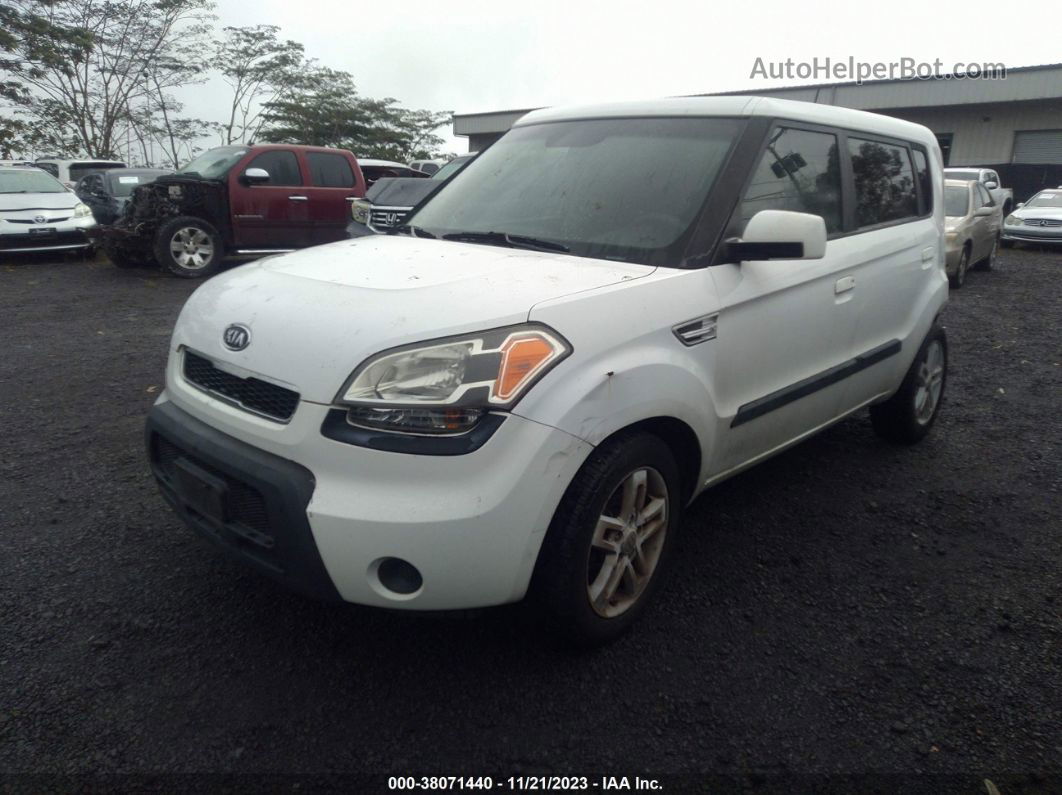 2010 Kia Soul + White vin: KNDJT2A27A7090053