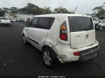 2010 Kia Soul + White vin: KNDJT2A27A7090053